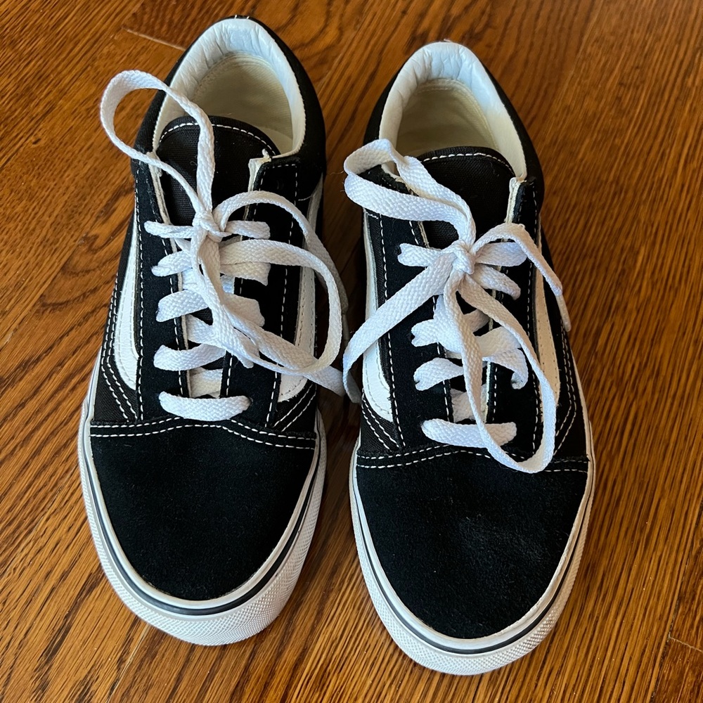 Vans  Old Skool Low Top Black and White Sneakers